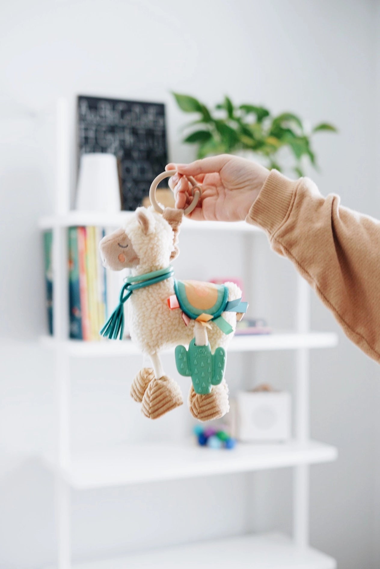 Itzy Friends Link + Love Activity Plush w/Teether Toy - Llama