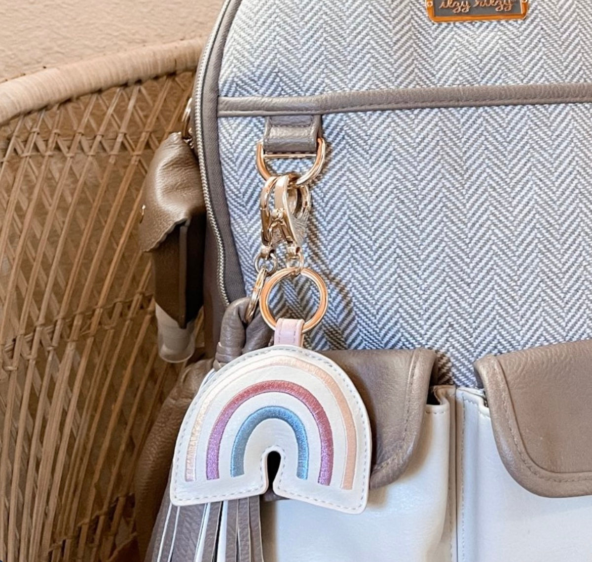 Itzy Friends Charm Keychain - Pink Rainbow