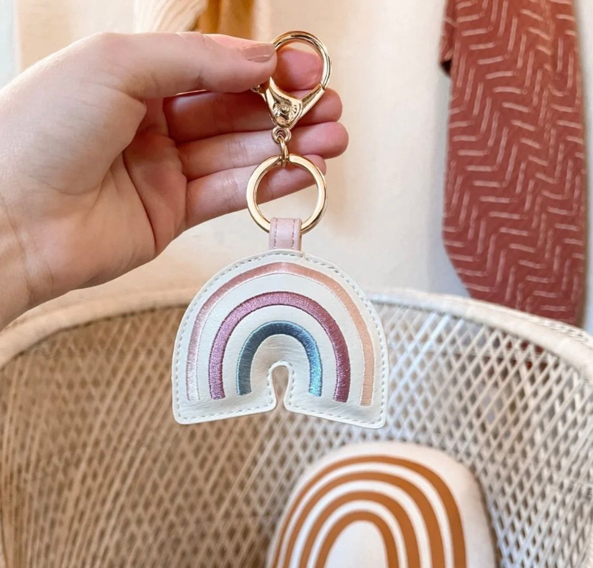 Itzy Friends Charm Keychain - Pink Rainbow