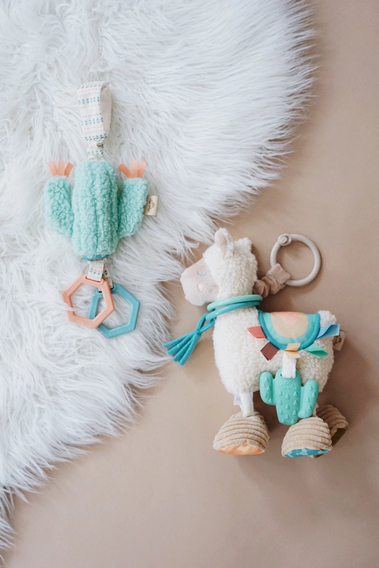 Itzy Friends Link + Love Activity Plush w/Teether Toy - Llama