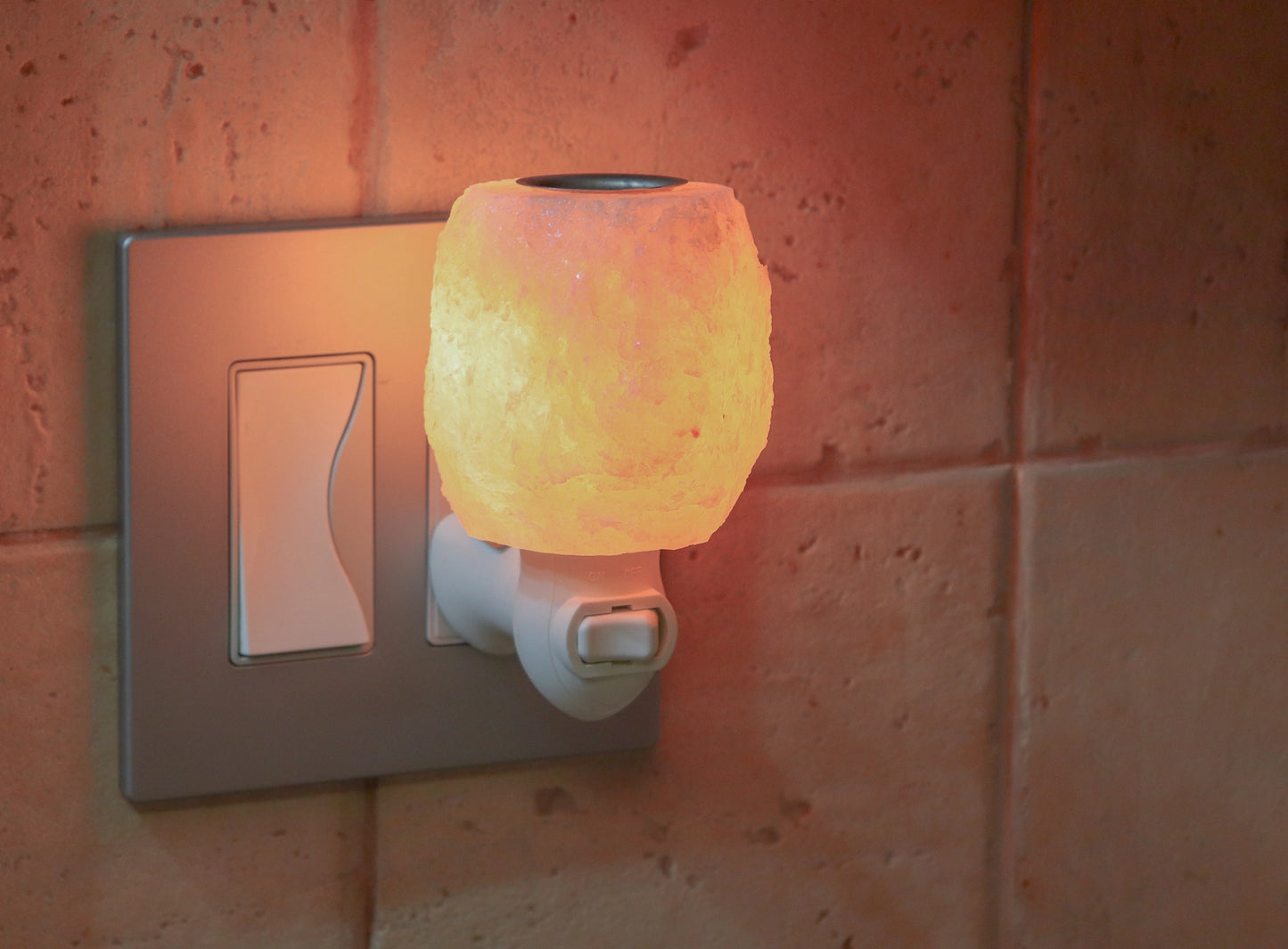 Natural Pink Himalayan Salt Lamp & Oil Diffuser Nightlight